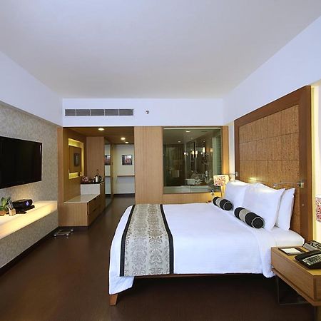 Fortune Select Sg Highway, Ahmedabad - Member Itc Hotels' Group Екстериор снимка