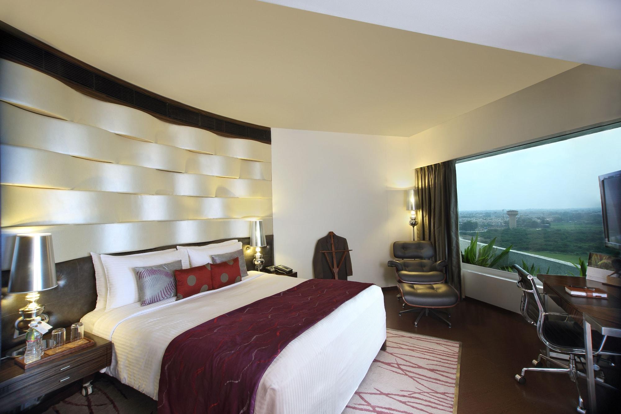 Fortune Select Sg Highway, Ahmedabad - Member Itc Hotels' Group Екстериор снимка