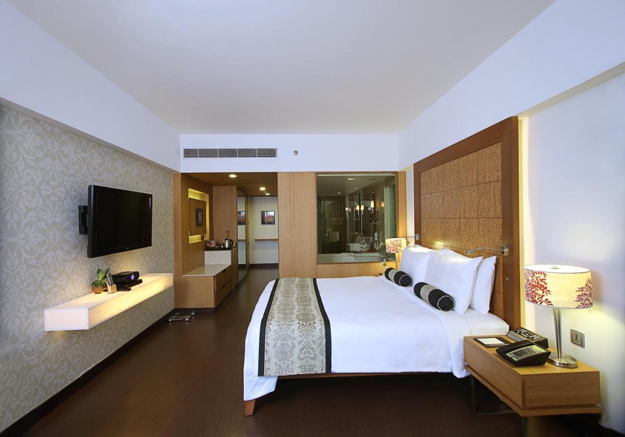 Fortune Select Sg Highway, Ahmedabad - Member Itc Hotels' Group Екстериор снимка