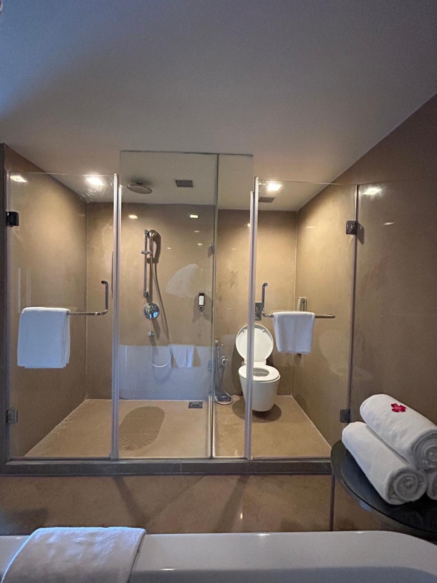 Fortune Select Sg Highway, Ahmedabad - Member Itc Hotels' Group Екстериор снимка