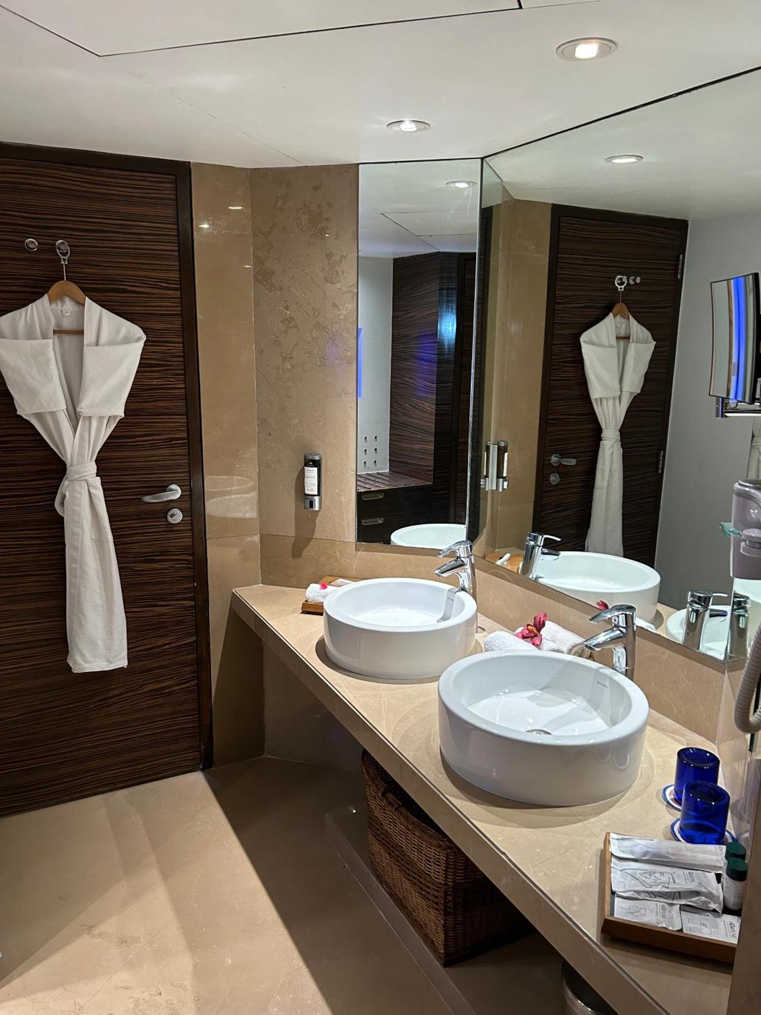 Fortune Select Sg Highway, Ahmedabad - Member Itc Hotels' Group Екстериор снимка