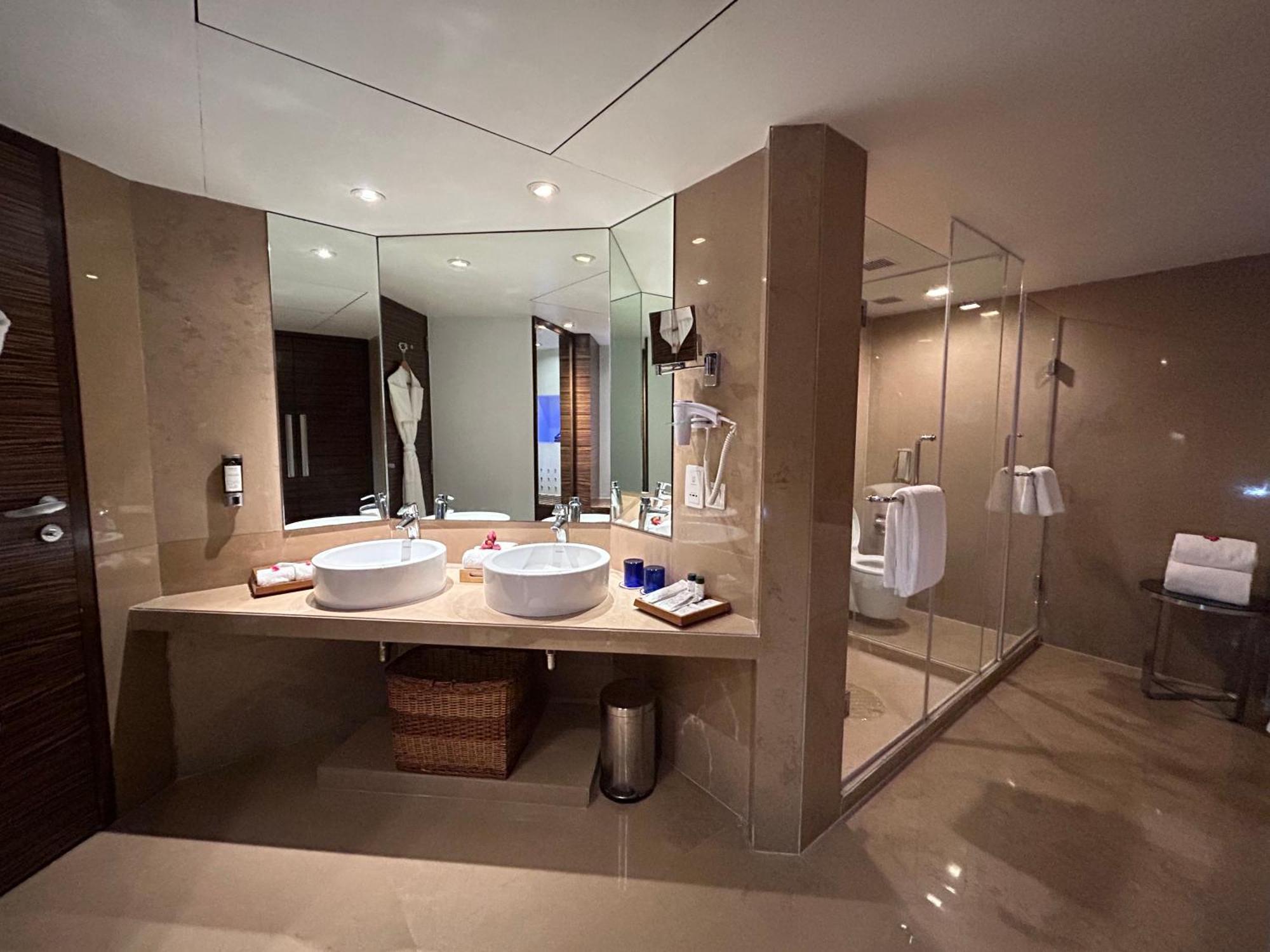 Fortune Select Sg Highway, Ahmedabad - Member Itc Hotels' Group Екстериор снимка