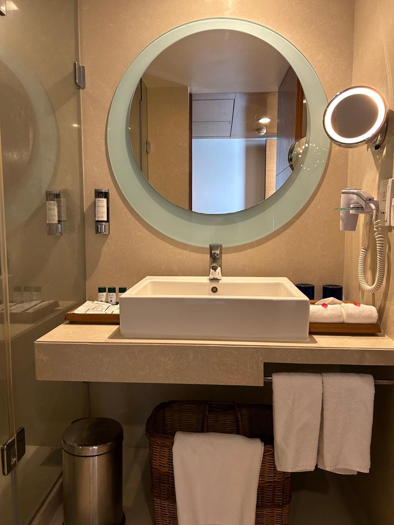Fortune Select Sg Highway, Ahmedabad - Member Itc Hotels' Group Екстериор снимка