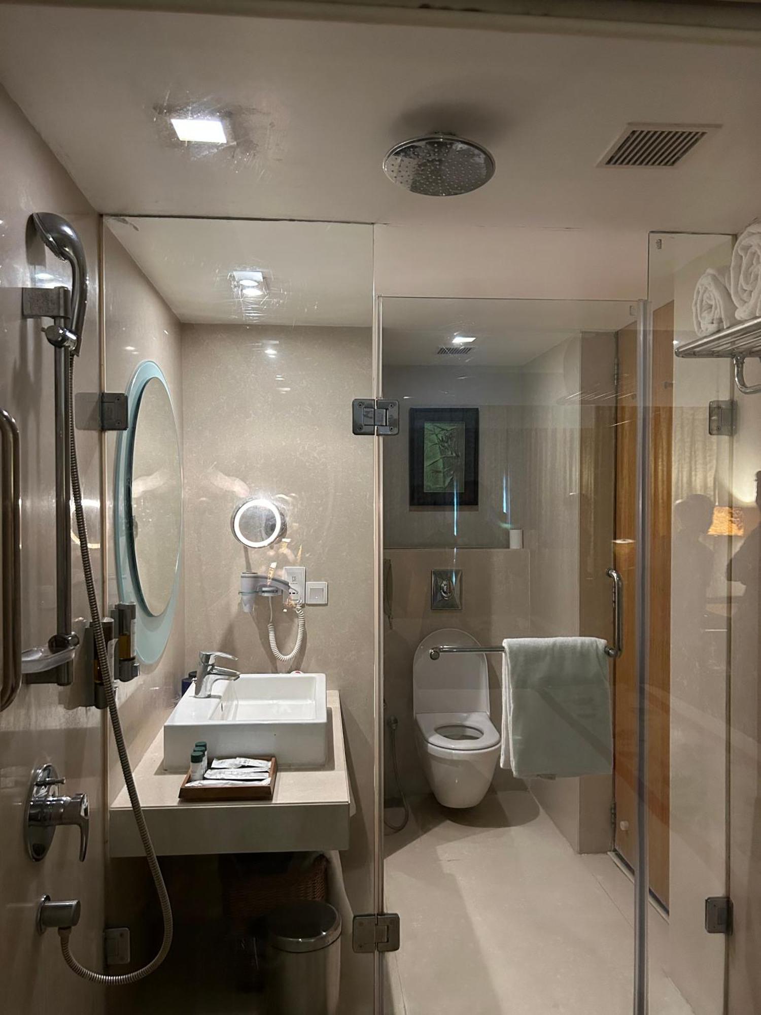 Fortune Select Sg Highway, Ahmedabad - Member Itc Hotels' Group Екстериор снимка