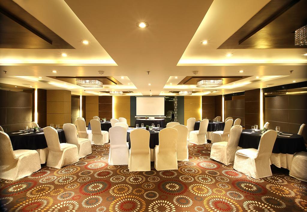 Fortune Select Sg Highway, Ahmedabad - Member Itc Hotels' Group Екстериор снимка