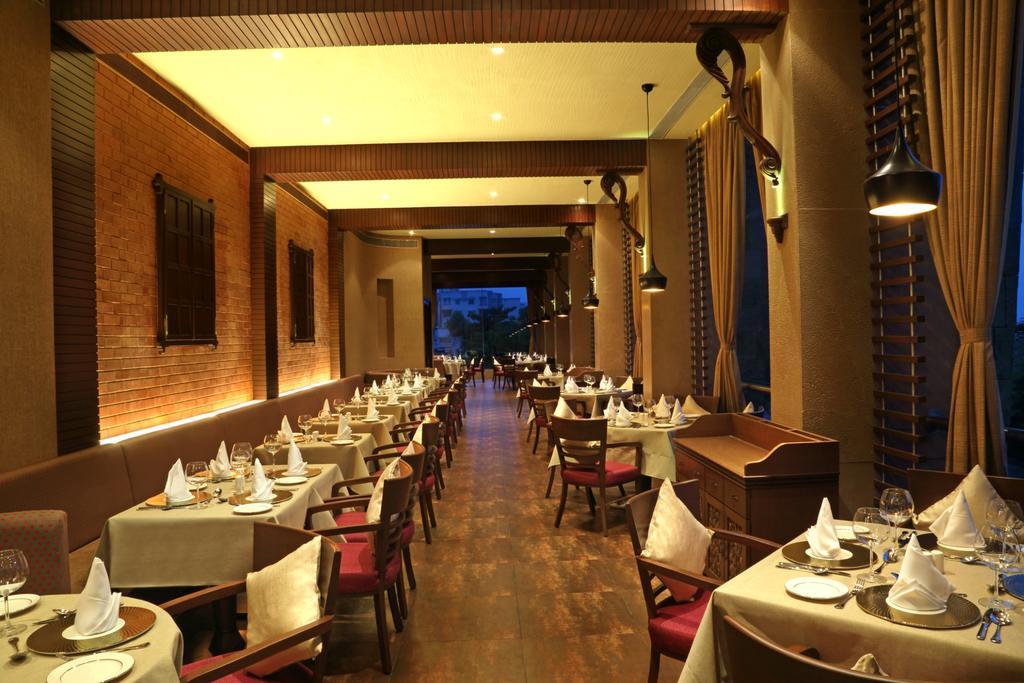 Fortune Select Sg Highway, Ahmedabad - Member Itc Hotels' Group Екстериор снимка