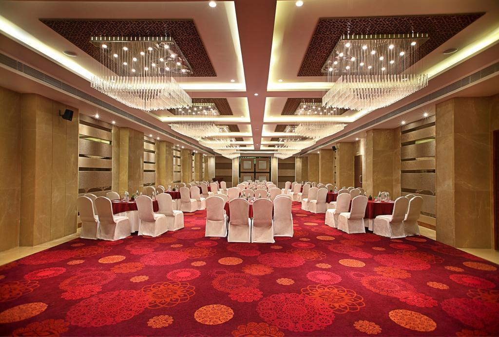 Fortune Select Sg Highway, Ahmedabad - Member Itc Hotels' Group Екстериор снимка