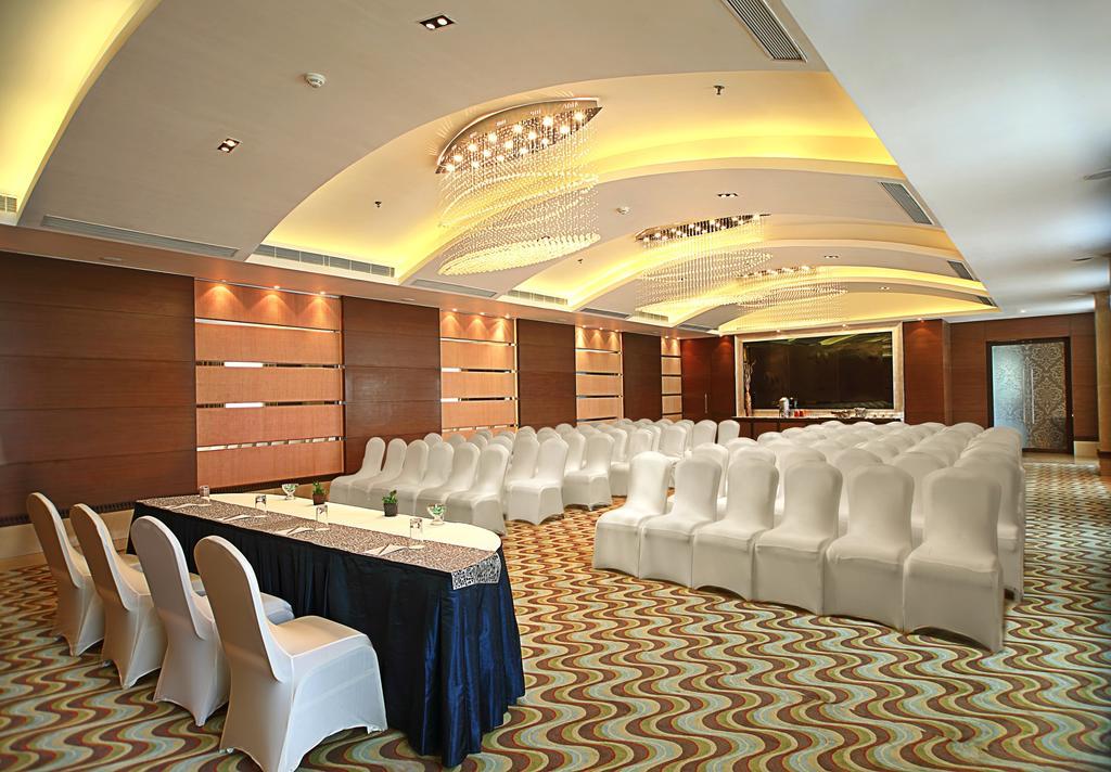 Fortune Select Sg Highway, Ahmedabad - Member Itc Hotels' Group Екстериор снимка