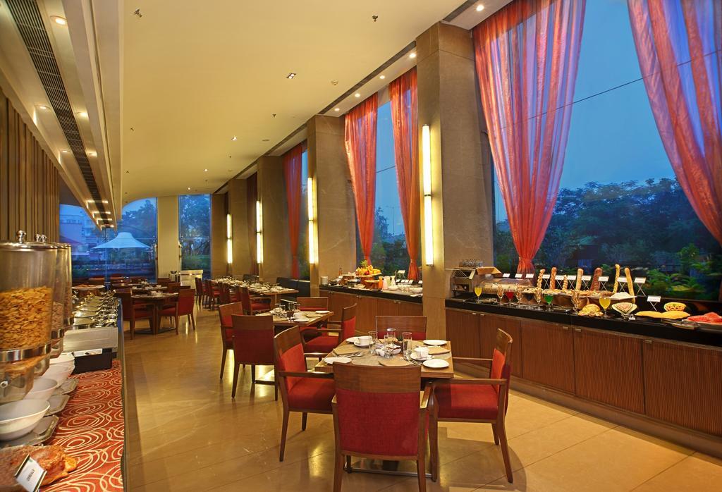 Fortune Select Sg Highway, Ahmedabad - Member Itc Hotels' Group Екстериор снимка