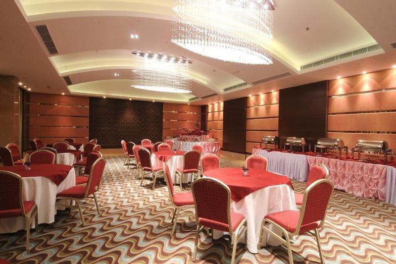 Fortune Select Sg Highway, Ahmedabad - Member Itc Hotels' Group Екстериор снимка