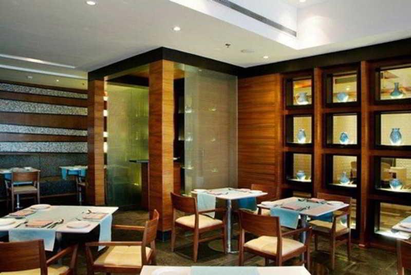 Fortune Select Sg Highway, Ahmedabad - Member Itc Hotels' Group Екстериор снимка