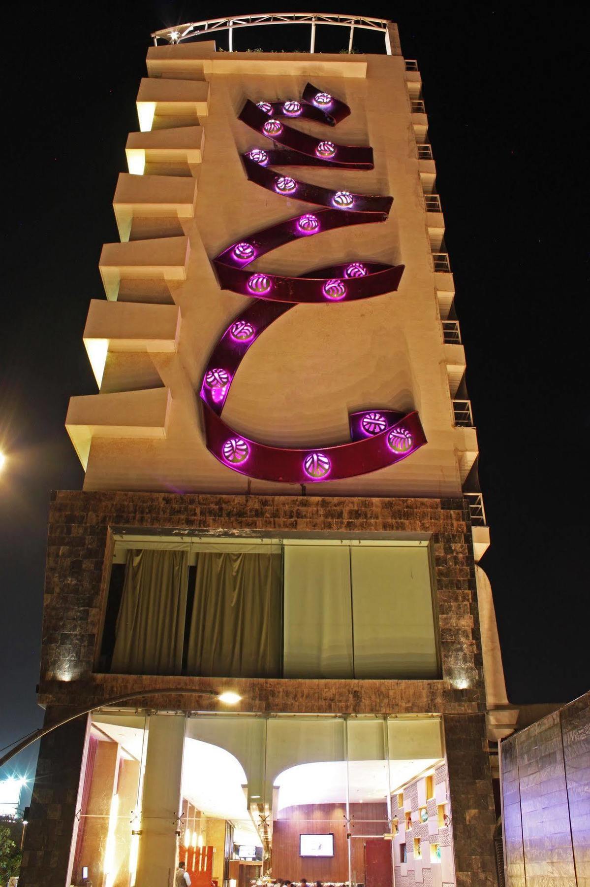 Fortune Select Sg Highway, Ahmedabad - Member Itc Hotels' Group Екстериор снимка