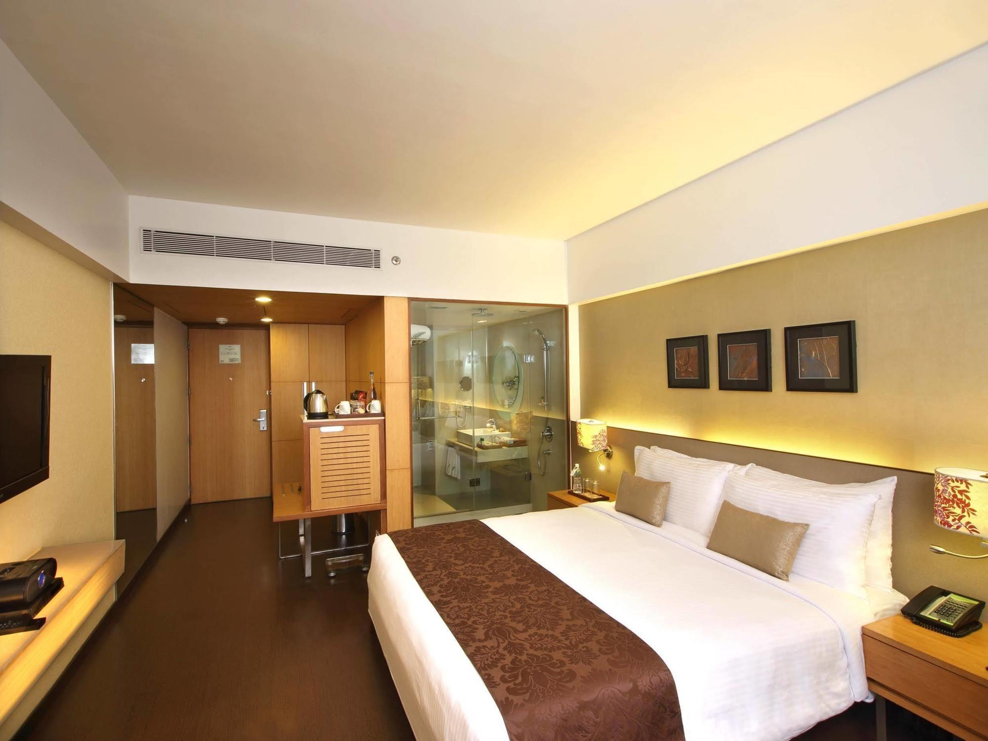 Fortune Select Sg Highway, Ahmedabad - Member Itc Hotels' Group Екстериор снимка