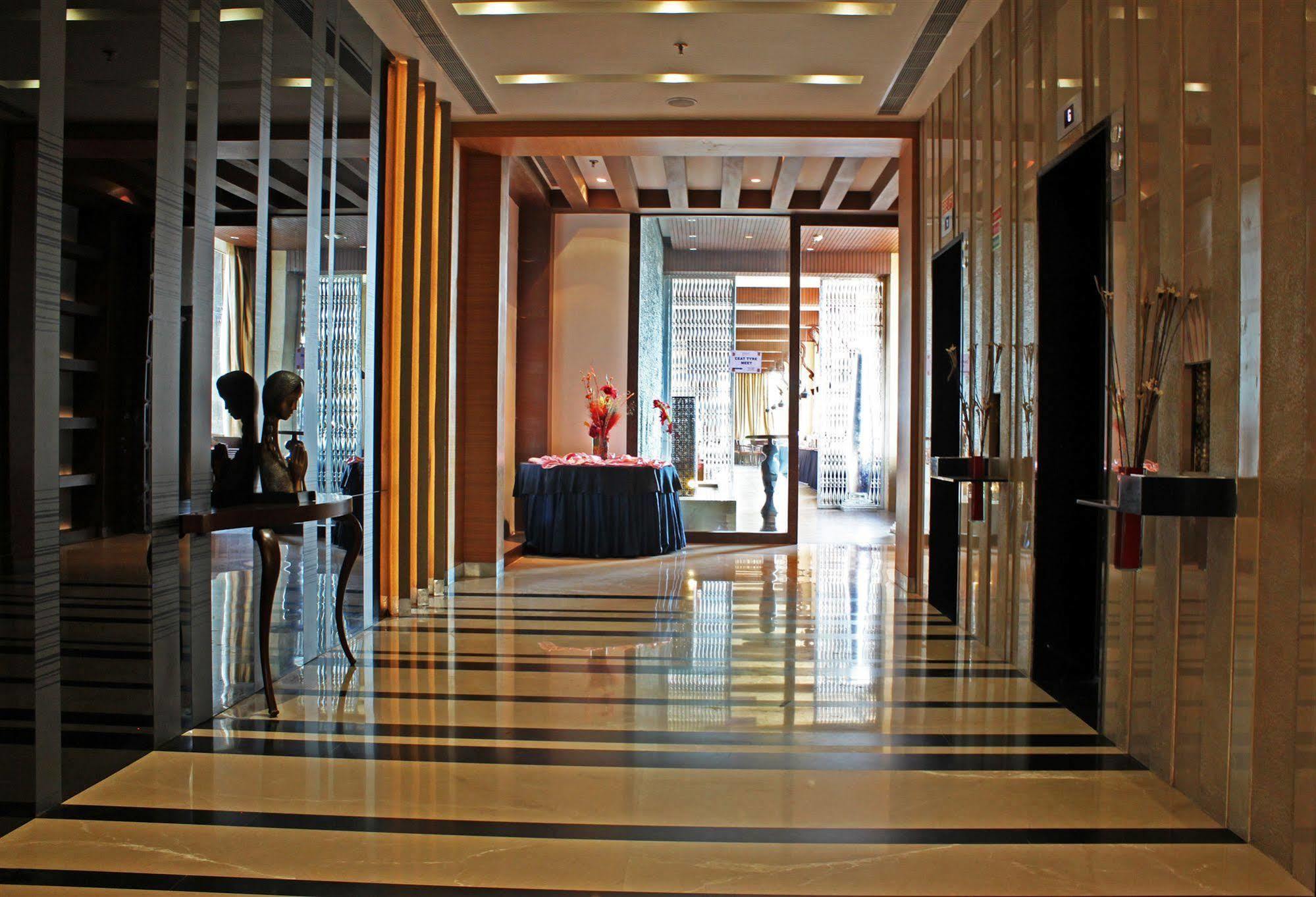 Fortune Select Sg Highway, Ahmedabad - Member Itc Hotels' Group Екстериор снимка