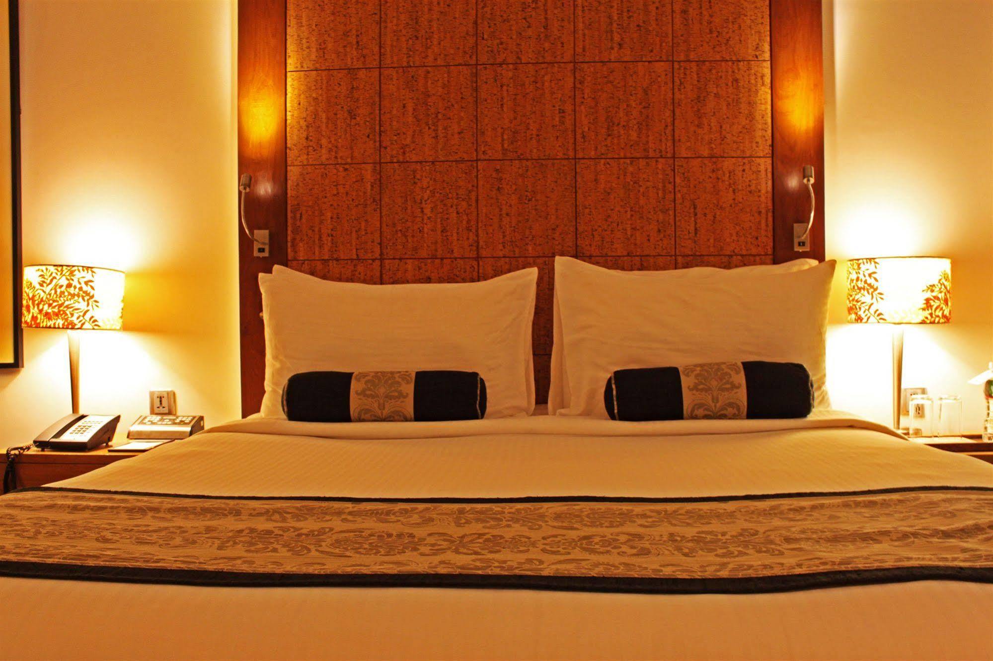 Fortune Select Sg Highway, Ahmedabad - Member Itc Hotels' Group Екстериор снимка