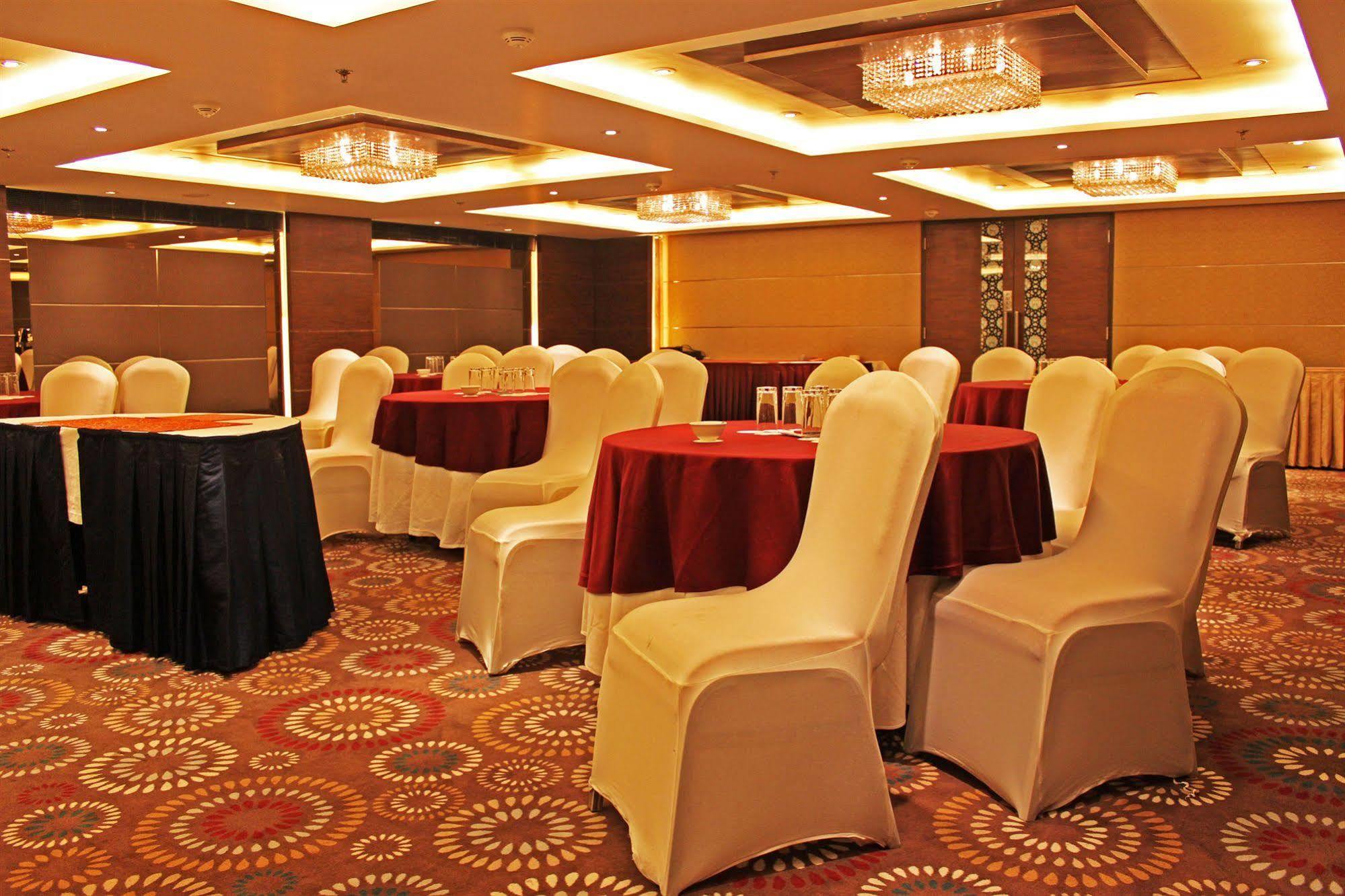 Fortune Select Sg Highway, Ahmedabad - Member Itc Hotels' Group Екстериор снимка