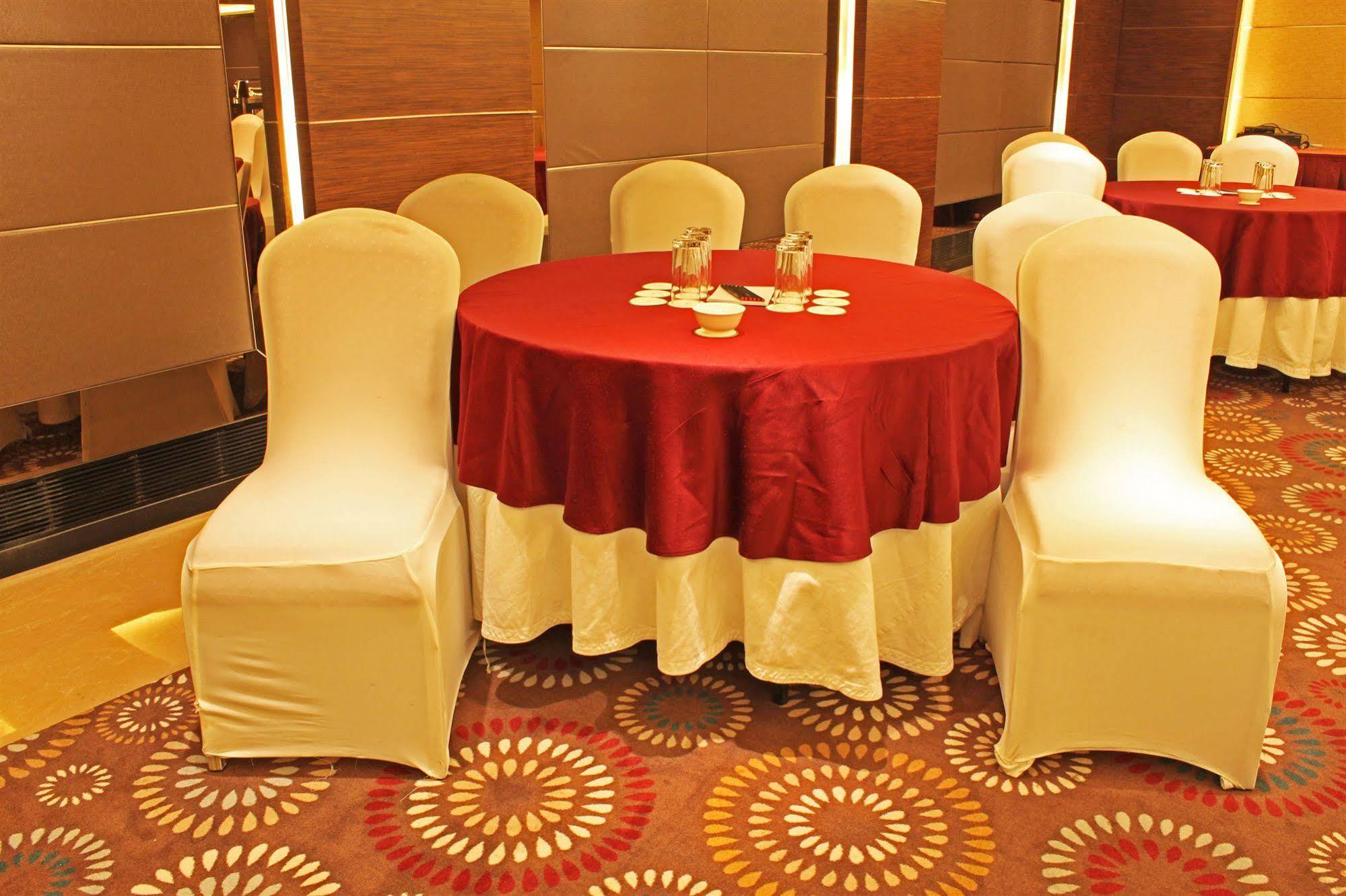 Fortune Select Sg Highway, Ahmedabad - Member Itc Hotels' Group Екстериор снимка