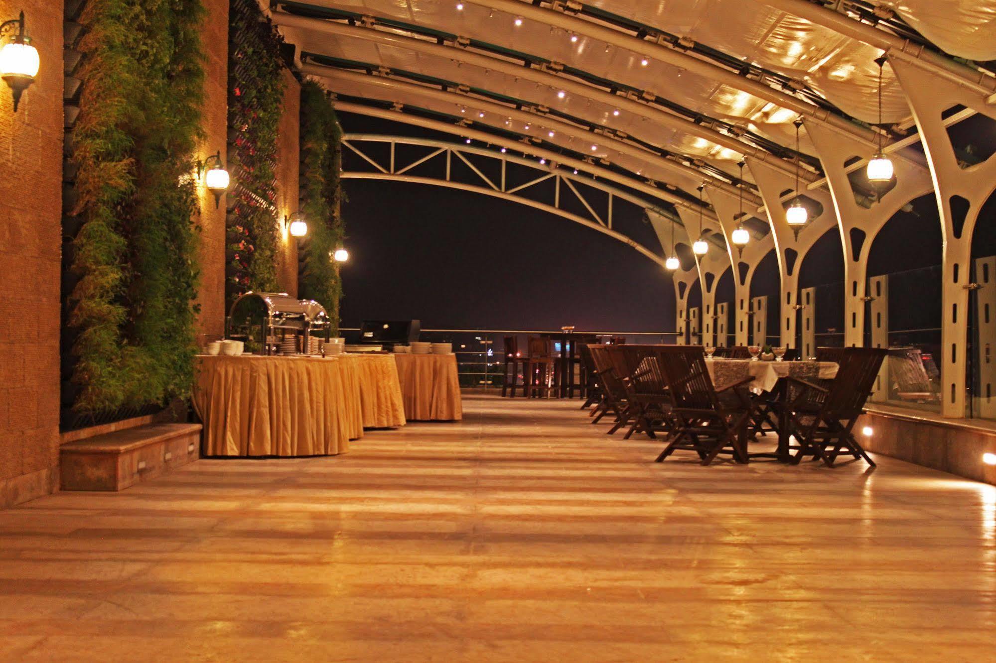 Fortune Select Sg Highway, Ahmedabad - Member Itc Hotels' Group Екстериор снимка