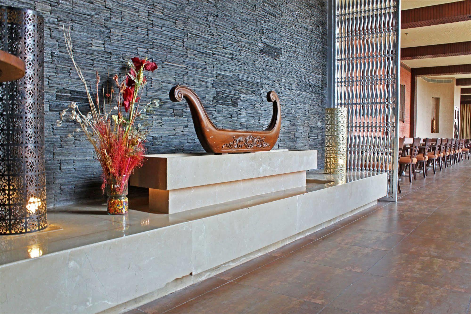 Fortune Select Sg Highway, Ahmedabad - Member Itc Hotels' Group Екстериор снимка